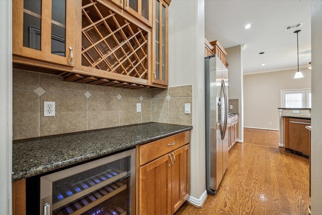 Building Photo - 5629 Dolores St