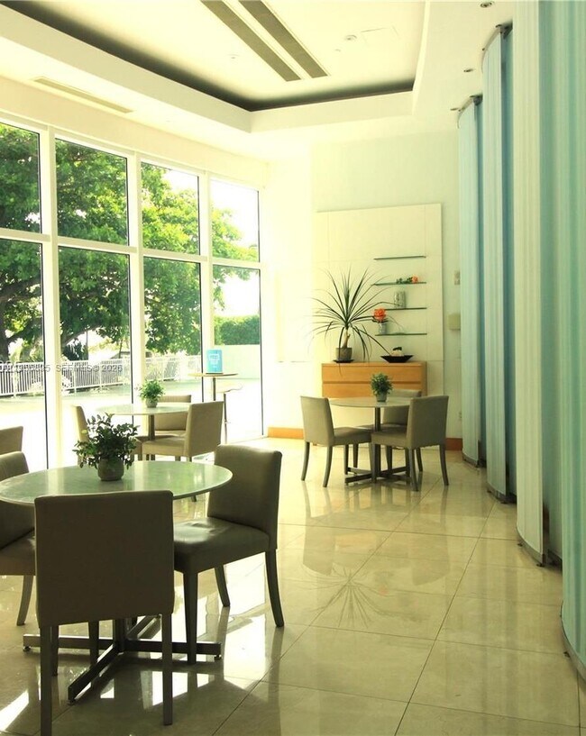 Building Photo - 2101 Brickell Ave