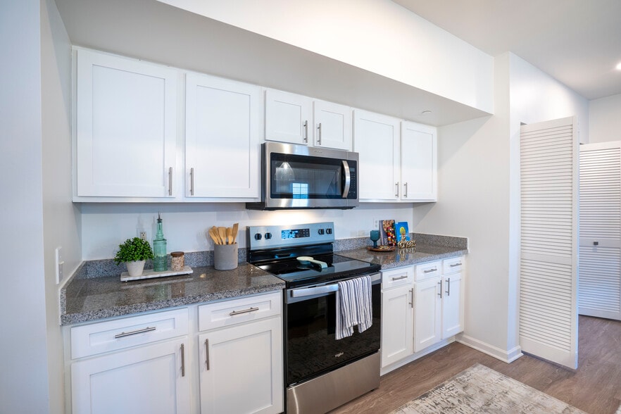 Building Photo - The Heights at State College