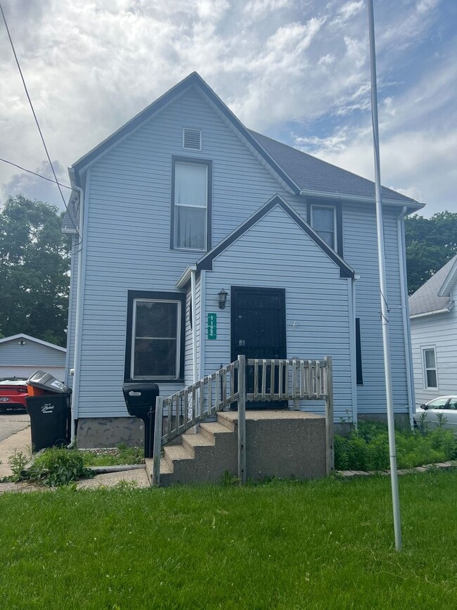 Building Photo - 1122 Bluff St
