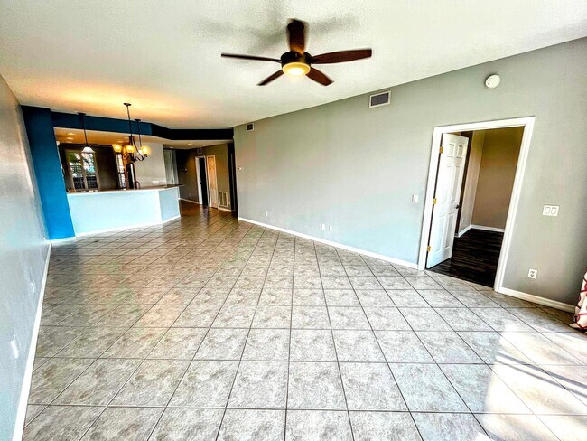 Building Photo - ANNUAL UNFURNISHED 2 bed 2 bath ground floor water front condo in Bradenton