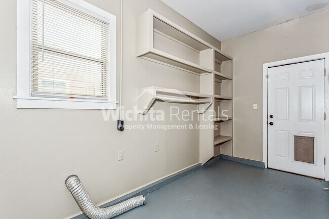 Building Photo - 2 bedroom 1 bath home