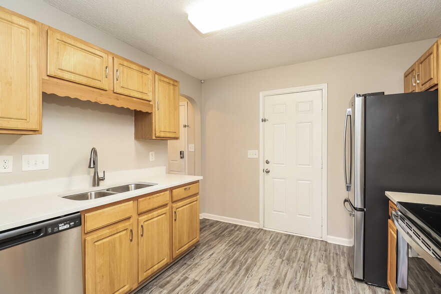 Building Photo - 3205 Forest Creek Ct