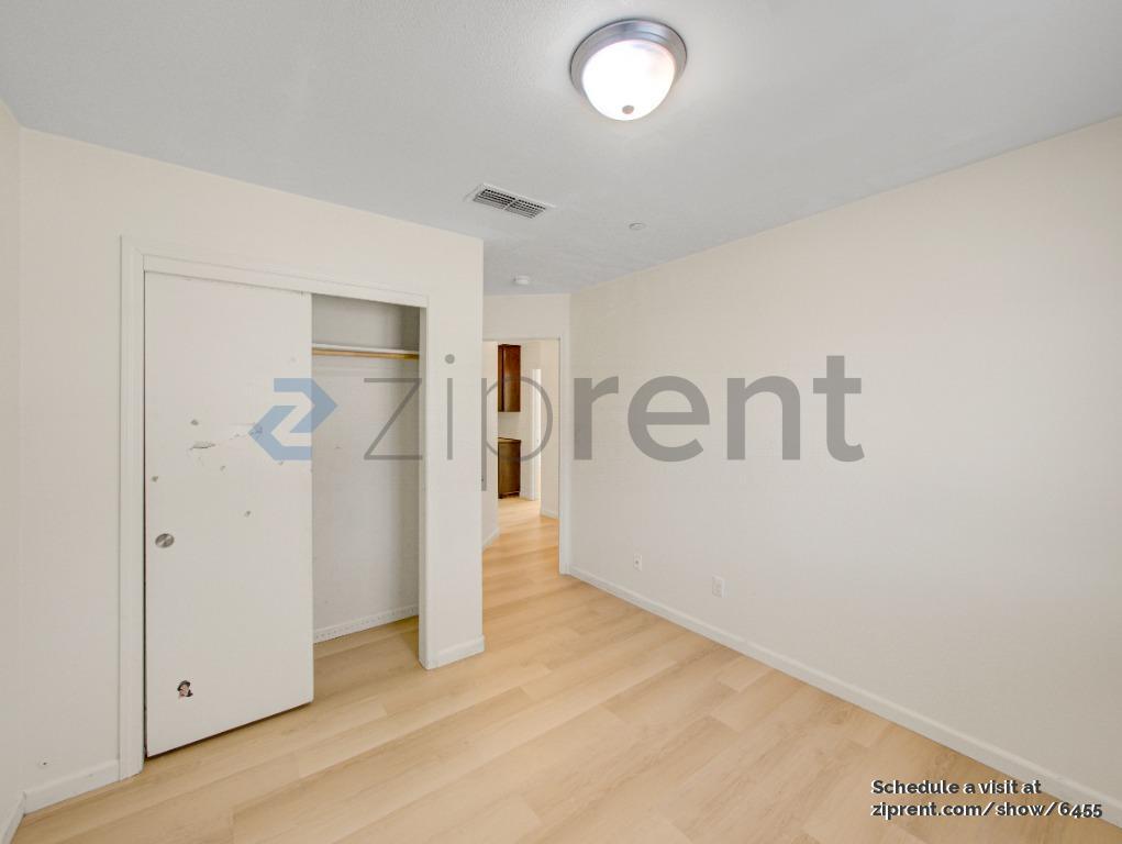 Building Photo - Unit