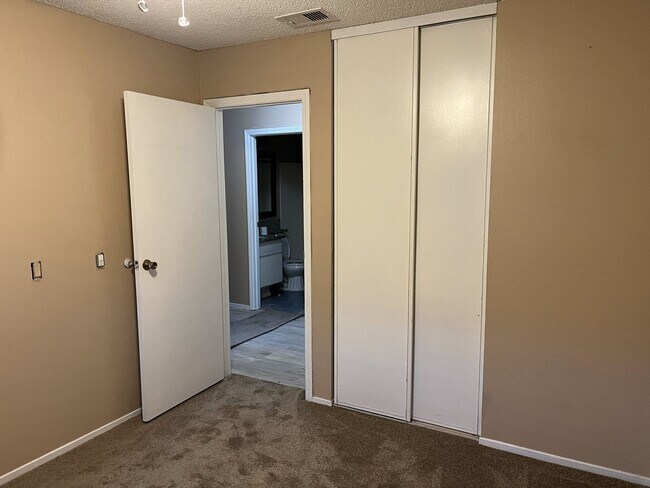 Building Photo - 3 BR 2 BA in Lake Elsinore $2395/month