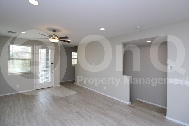 Building Photo - 1731 E Dogwood Ln