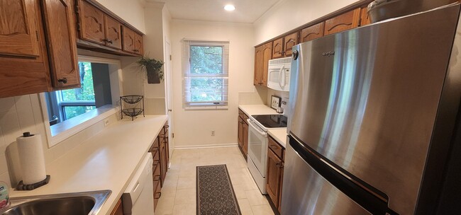 Building Photo - Fully furnished meticulously maintained upper condo