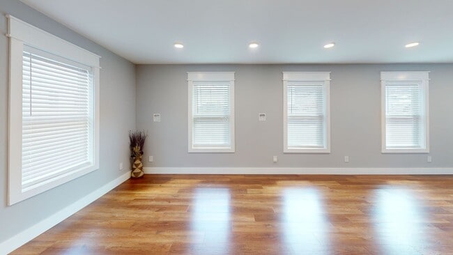 Building Photo - 316 S 17th St