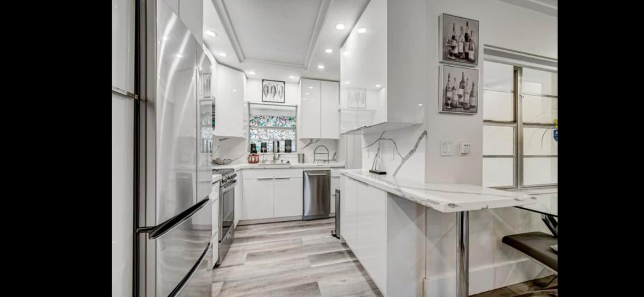 Building Photo - 100 Royal Palm Way