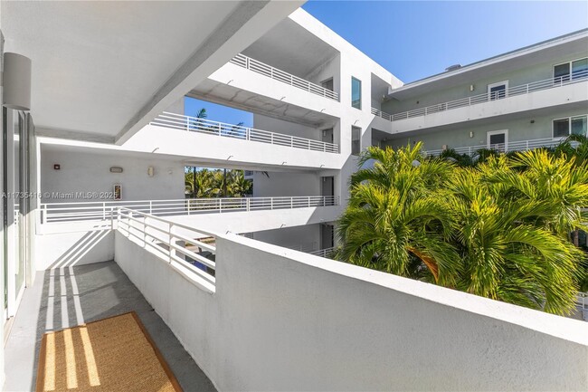 Building Photo - 7800 Collins Ave