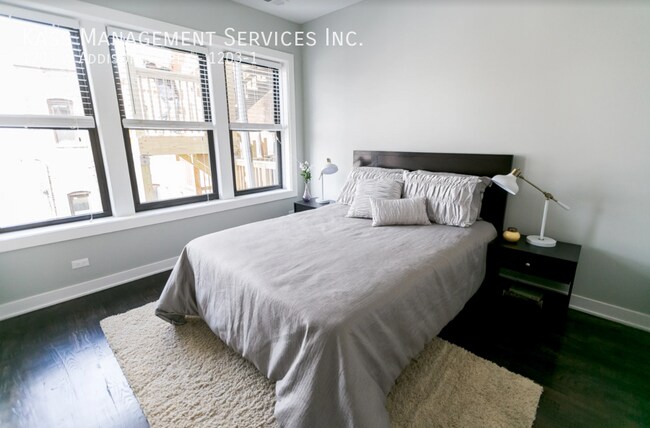 Building Photo - 1203 W Addison St