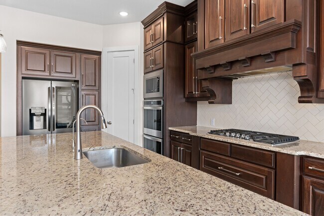 Building Photo - 4008 Canaleta