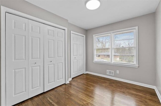 Building Photo - 2911 Gresham Rd S E