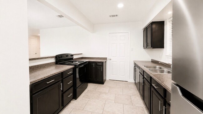 Building Photo - 1823 Pewter Ct