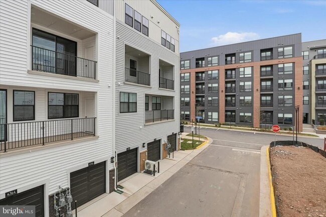 Building Photo - 4768 Sully Pt Ln