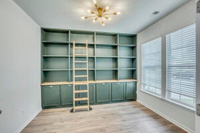 Building Photo - Available March 10th. Beautiful 6 BR/4.5 BA Home in Tanner Plantation!