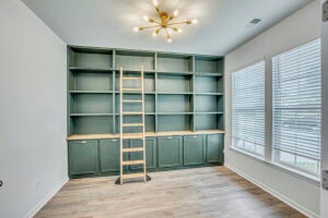Building Photo - Tanner Plantation 3 story 6 Bedroom and 4....