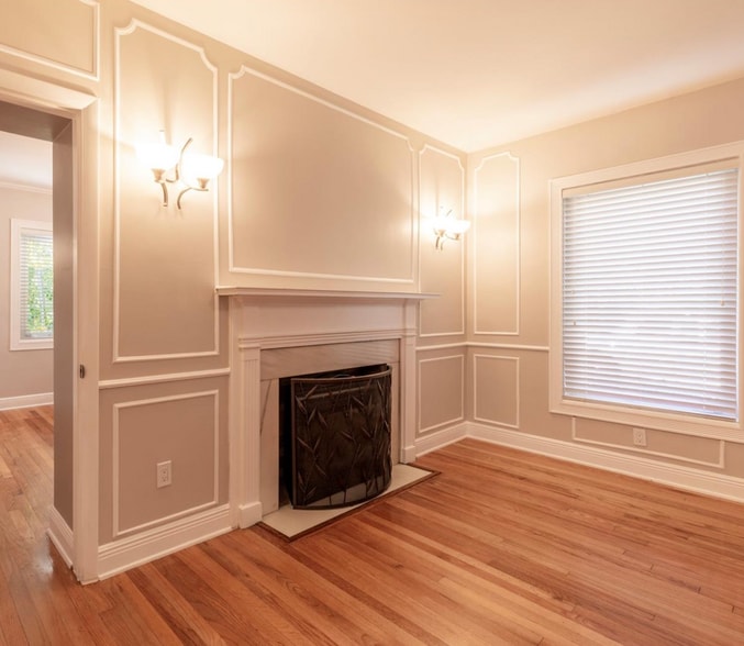 Building Photo - 1350 Mendavia Ave