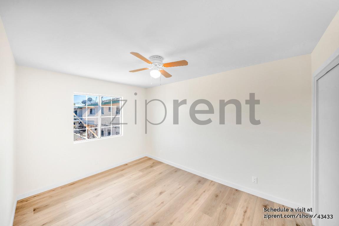 Building Photo - 850 W 80th St