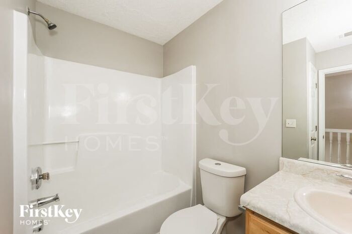Building Photo - 6222 Hickory Ln Cir