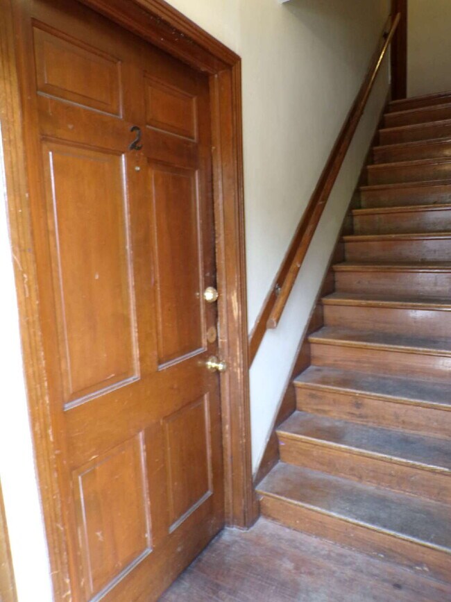 Building Photo - Charming 1 bed, 1 bath apartment in old louisville.