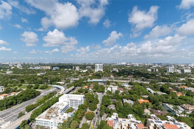 Building Photo - 2475 Brickell Ave