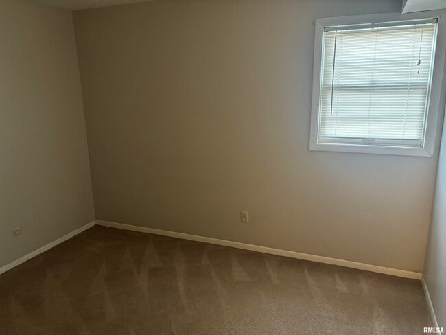 Building Photo - 2632 W Willowlake Dr