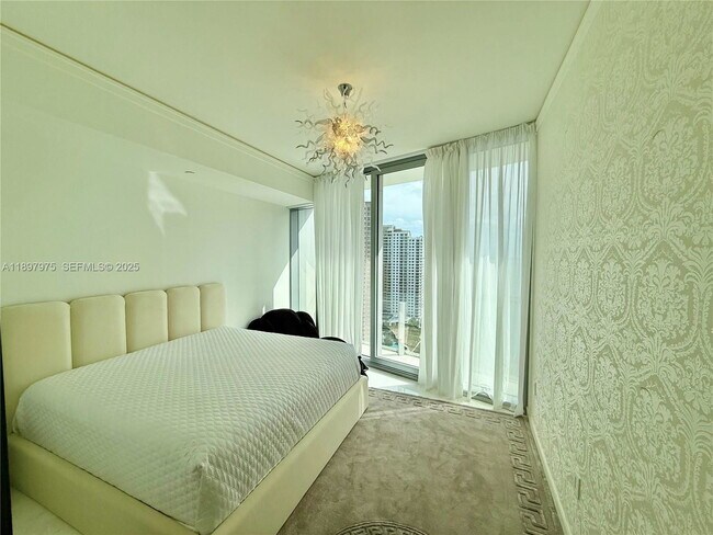 Building Photo - 300 Biscayne Blvd Way