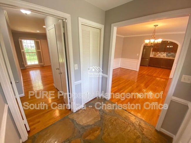 Building Photo - 14 Lampton Rd