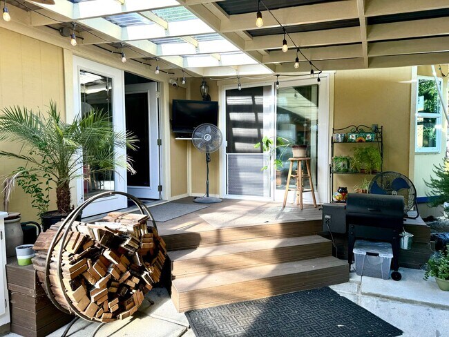 Building Photo - Lovely one level home in Northwest Santa R...