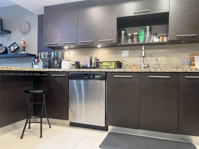 Building Photo - 18051 Biscayne Blvd