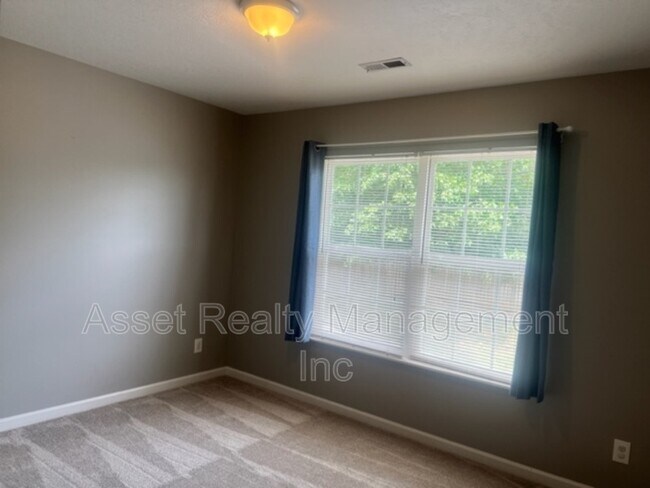 Building Photo - 11011 Woody Dr