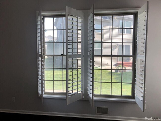 Building Photo - 131 Stratford Ln