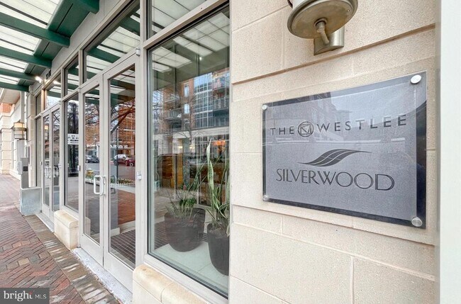 Building Photo - 2200 N Westmoreland St