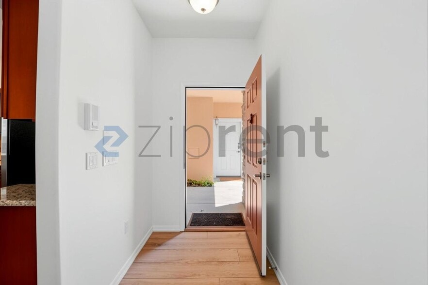 Building Photo - Unit 1167