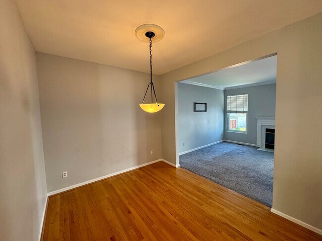 Building Photo - 5776 Kingsbury Pl