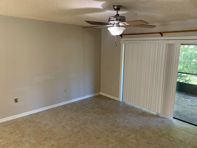 Building Photo - Eustis 2 Bed, 2 Bath Condo