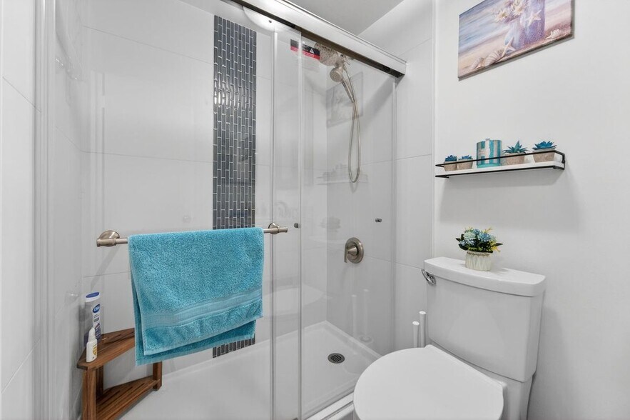 Building Photo - 801 Andrews Ave