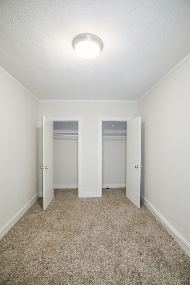 Building Photo - 5210 S Woodlawn Ave