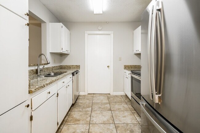 Building Photo - 1653 Farm Meadow Dr