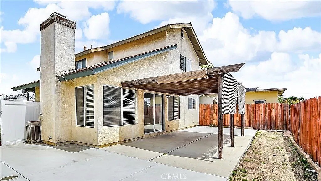 Patio Backyard - 16285 Barbee St