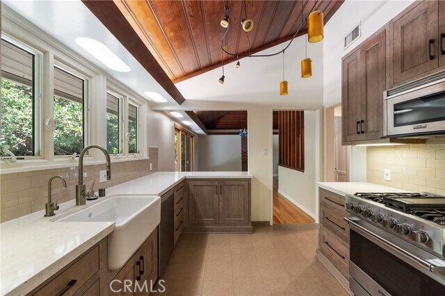 Building Photo - 229 Glenullen Dr