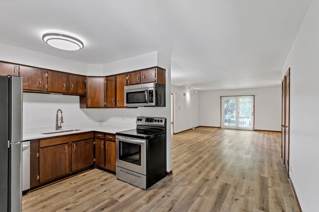 Building Photo - 31 Green Oaks Dr