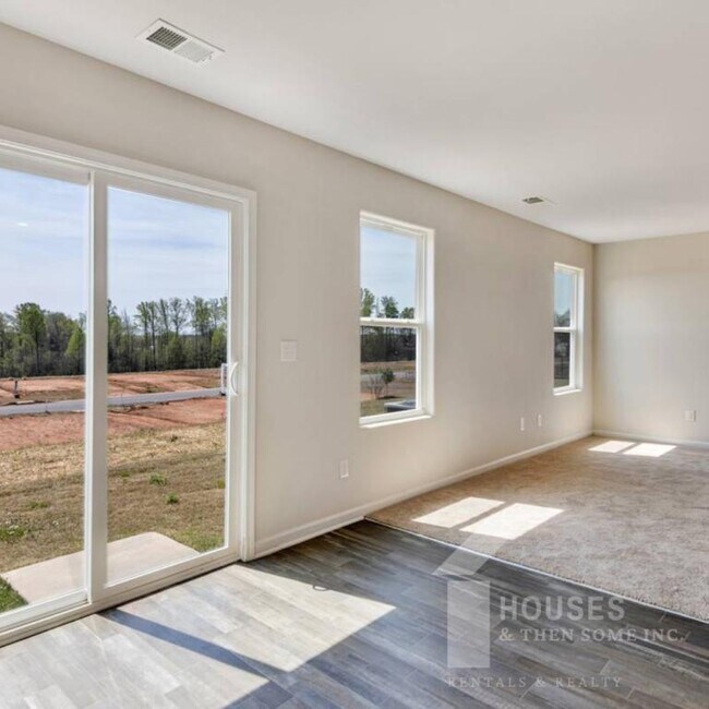 Building Photo - 3006 Wingadee Dr