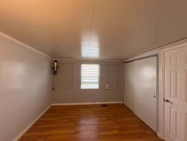 Building Photo - 59 Fairview Dr S