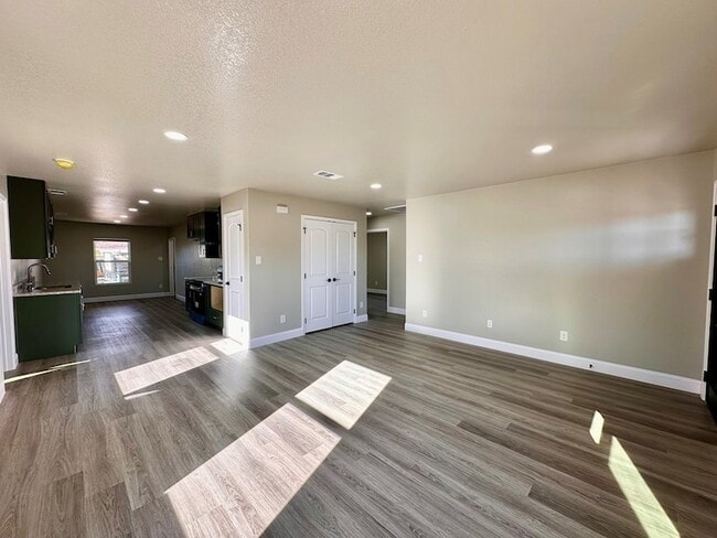 Building Photo - 1012 W 26th St