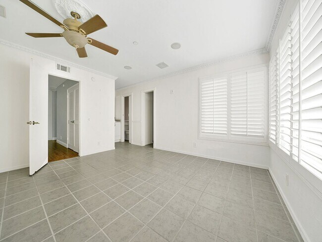 Building Photo - Prime San Clemente 3 Bedroom / 2.5 Bathroo...