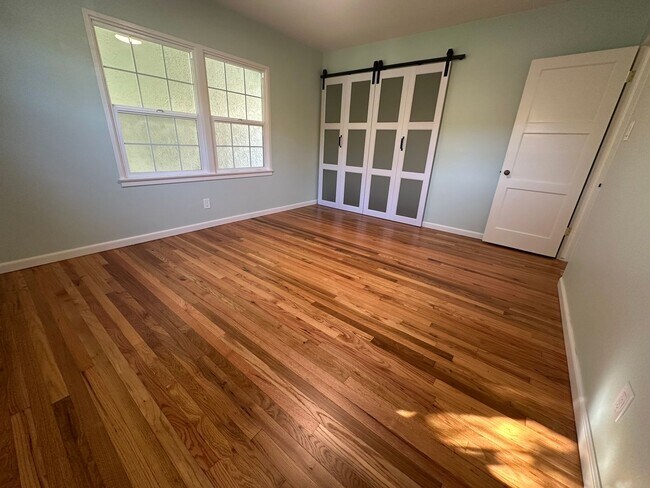 Building Photo - Cute NE 2 Bedroom, 1 Bath Home close to Hancock College