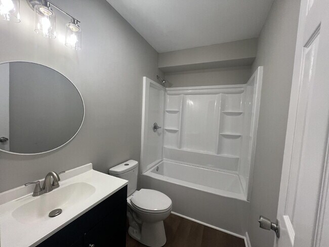 Building Photo - Move-In Ready Room Rental - PRIVATE BATH –...