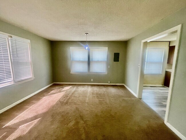 Building Photo - 1710 South Ave